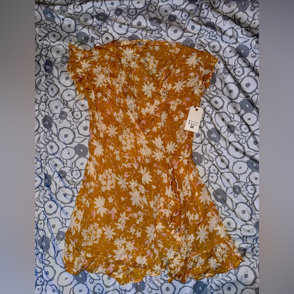 Women’s Billabong Mustard Yellow Floral Wrap Dress NWT Size Large